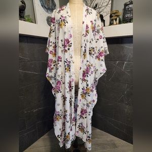 Torrid Gauze tie side Floral Kimono